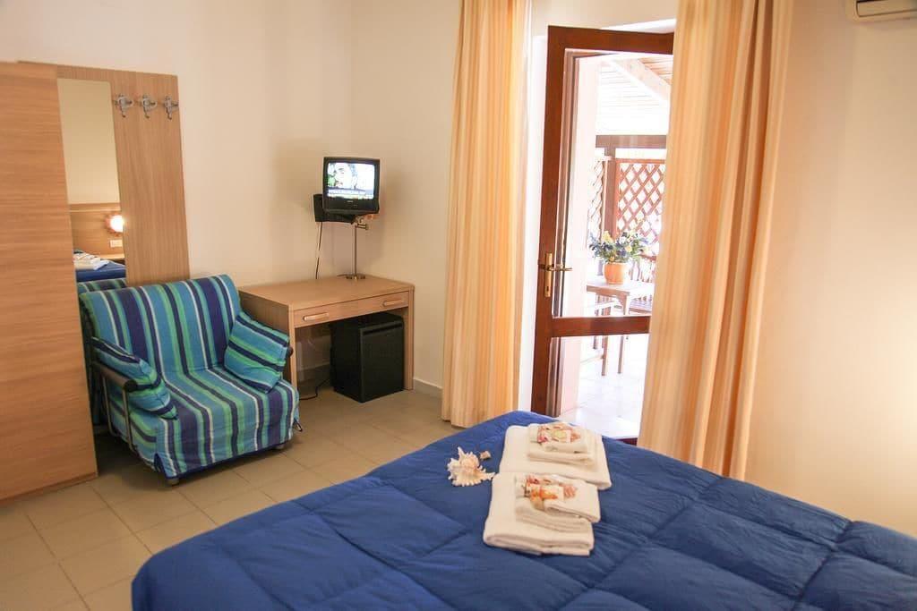 Hotel Mezzaluna Carloforte Kültér fotó